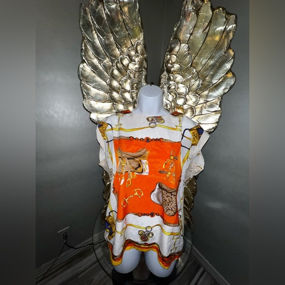 Chic & Elegant Bebe Scarf Print Sleeveless Top - Picture 2 of 12